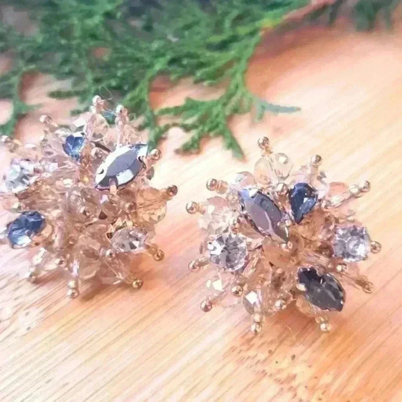 Elegant Crystal Flower Earrings  - Gold and Silver - Picture 1 of 3